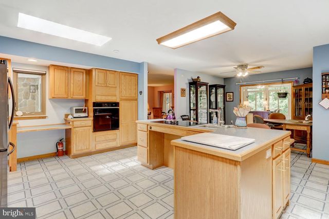 10 GROW RD, Honey Brook, PA 19344