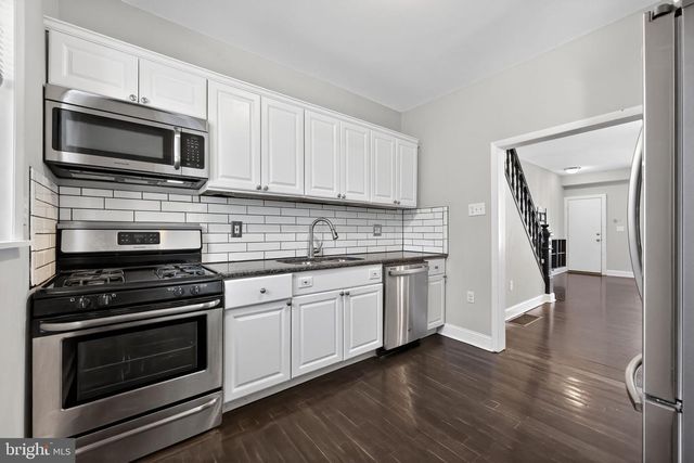 2541 S MOLE ST, Philadelphia, PA 19145