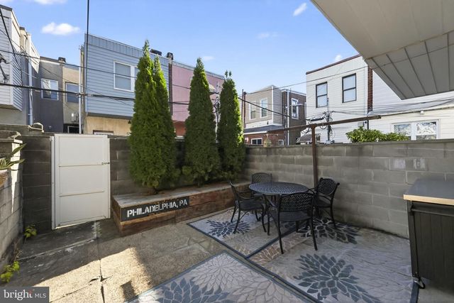 2541 S MOLE ST, Philadelphia, PA 19145