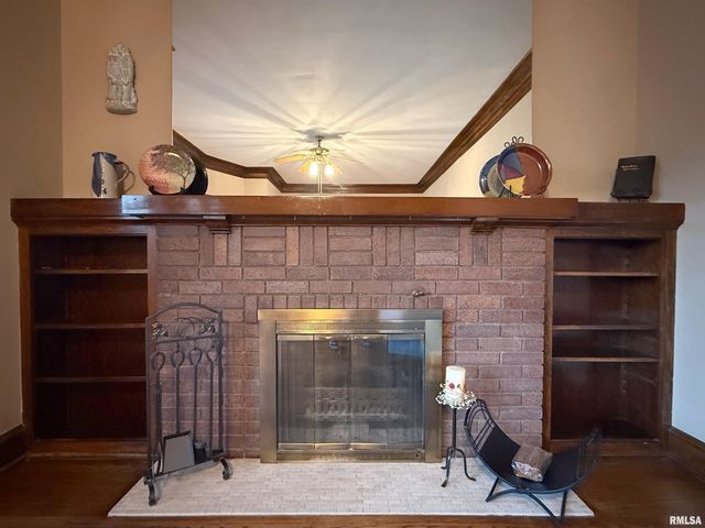 2915 21ST Avenue, Rock Island, IL 61201