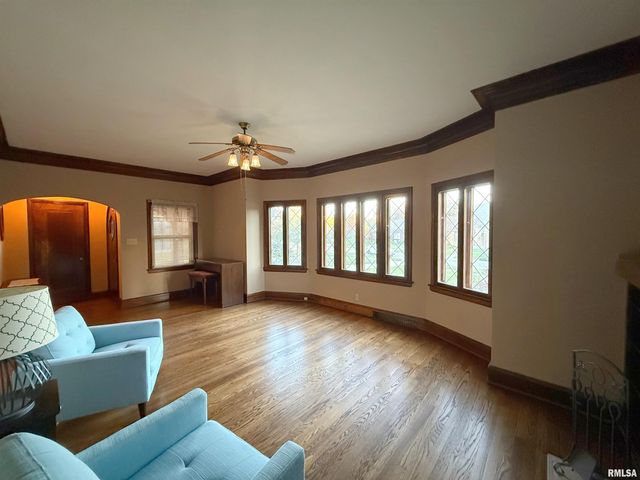 2915 21ST Avenue, Rock Island, IL 61201