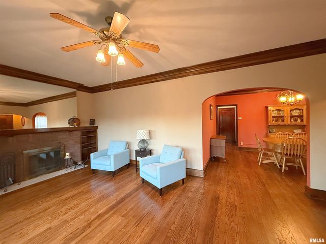 2915 21ST Avenue, Rock Island, IL 61201