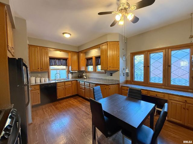 2915 21ST Avenue, Rock Island, IL 61201