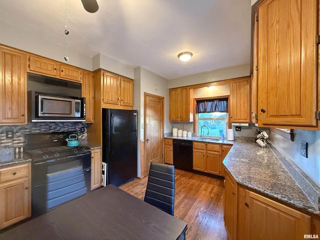 2915 21ST Avenue, Rock Island, IL 61201