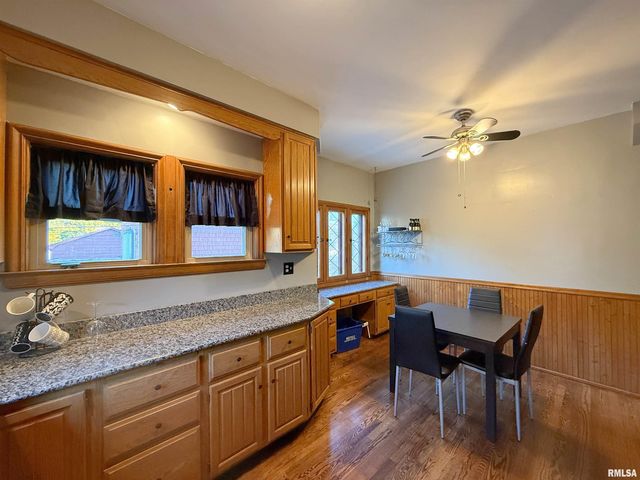 2915 21ST Avenue, Rock Island, IL 61201