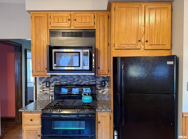 2915 21ST Avenue, Rock Island, IL 61201