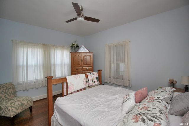 2915 21ST Avenue, Rock Island, IL 61201