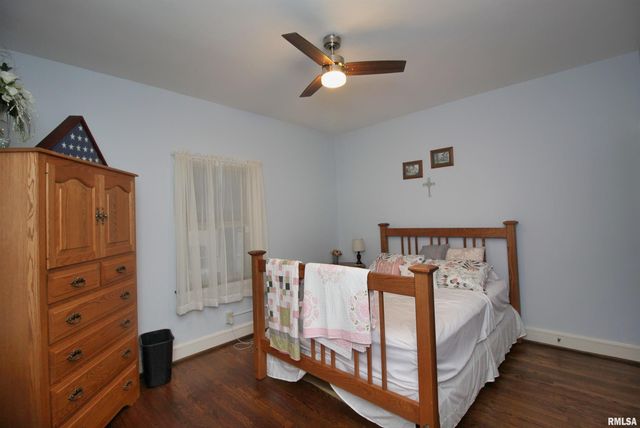 2915 21ST Avenue, Rock Island, IL 61201