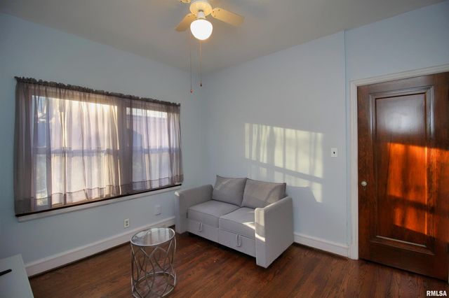 2915 21ST Avenue, Rock Island, IL 61201