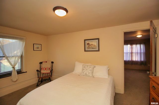 2915 21ST Avenue, Rock Island, IL 61201