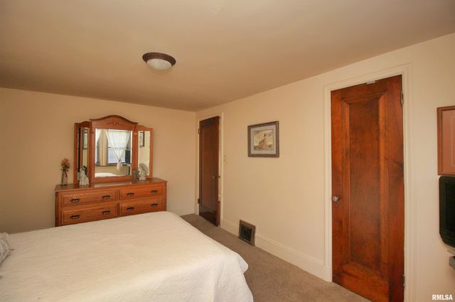 2915 21ST Avenue, Rock Island, IL 61201