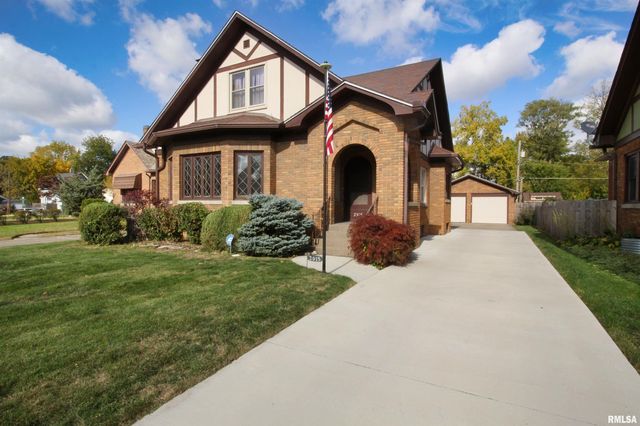 2915 21ST Avenue, Rock Island, IL 61201