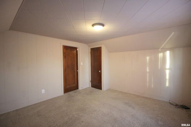 2915 21ST Avenue, Rock Island, IL 61201