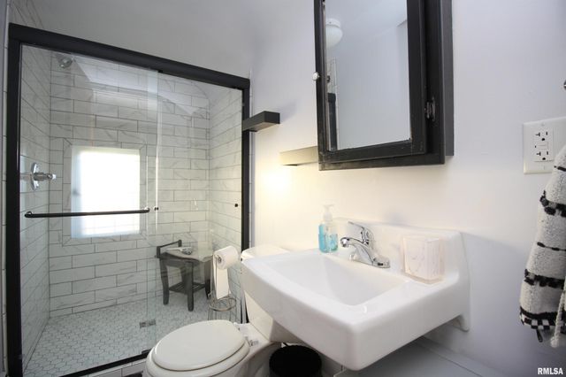 2915 21ST Avenue, Rock Island, IL 61201