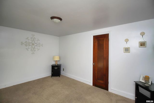 2915 21ST Avenue, Rock Island, IL 61201