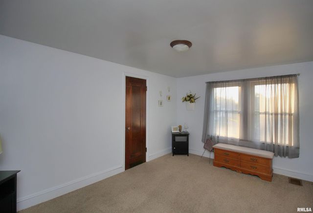 2915 21ST Avenue, Rock Island, IL 61201