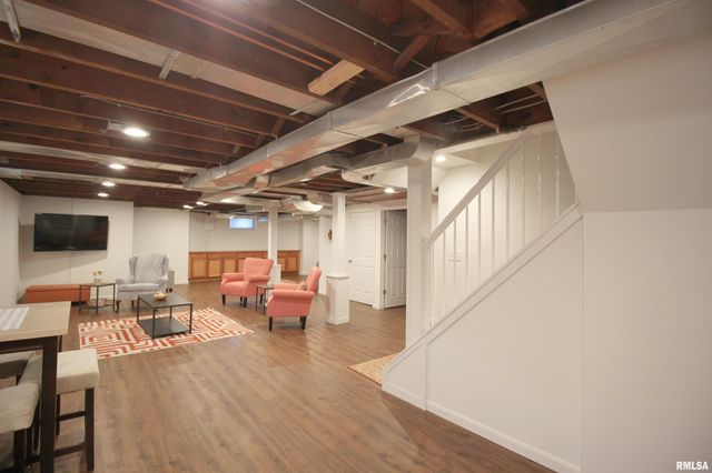 2915 21ST Avenue, Rock Island, IL 61201