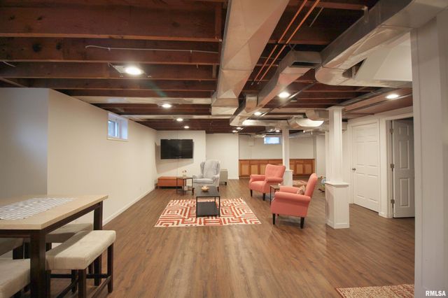 2915 21ST Avenue, Rock Island, IL 61201