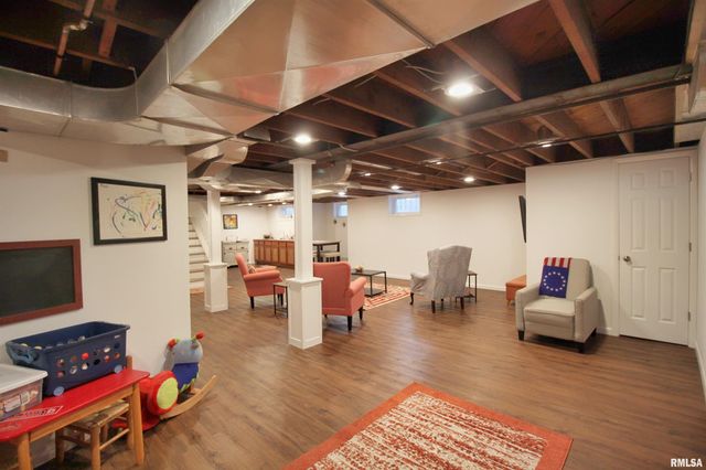 2915 21ST Avenue, Rock Island, IL 61201