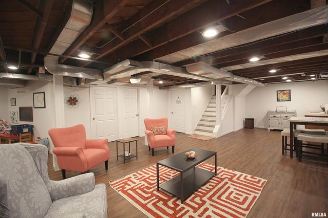 2915 21ST Avenue, Rock Island, IL 61201