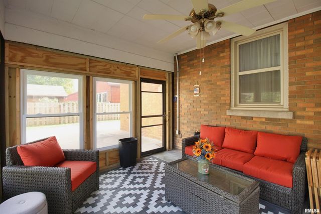 2915 21ST Avenue, Rock Island, IL 61201