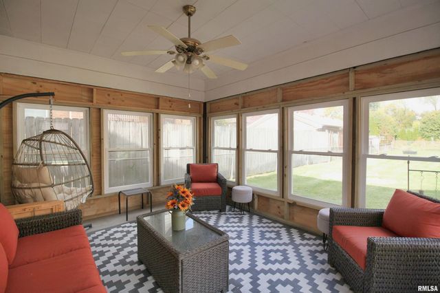 2915 21ST Avenue, Rock Island, IL 61201