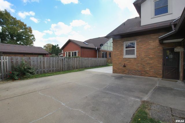 2915 21ST Avenue, Rock Island, IL 61201