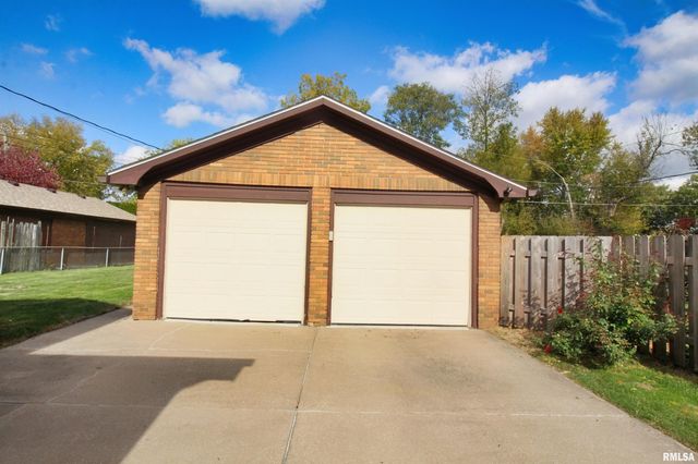 2915 21ST Avenue, Rock Island, IL 61201