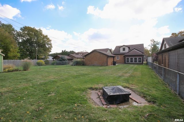 2915 21ST Avenue, Rock Island, IL 61201