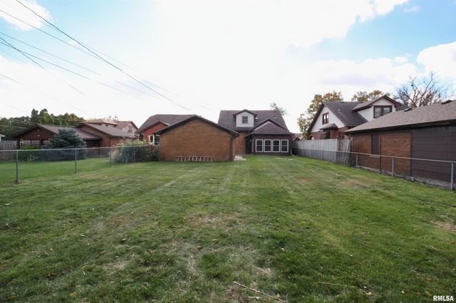 2915 21ST Avenue, Rock Island, IL 61201