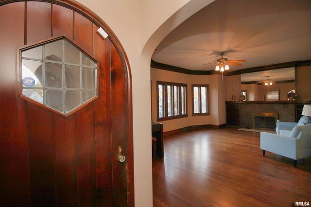 2915 21ST Avenue, Rock Island, IL 61201