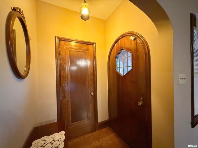 2915 21ST Avenue, Rock Island, IL 61201