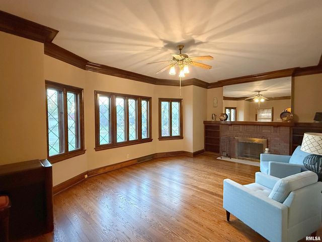 2915 21ST Avenue, Rock Island, IL 61201