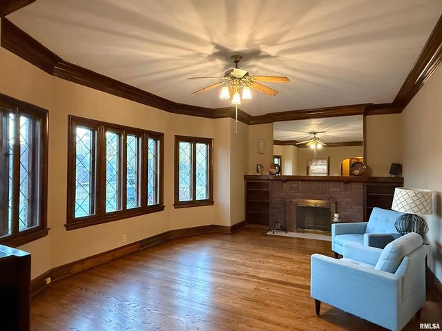 2915 21ST Avenue, Rock Island, IL 61201