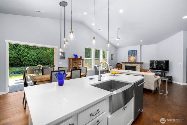 518 Twin Brooks Drive, Mount Vernon, WA 98273