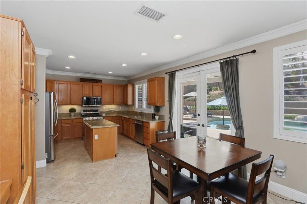 Image 14 of property listing at 4360 Edenwild, Corona, CA 92883