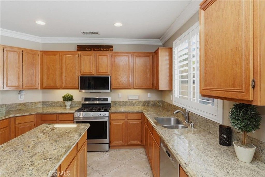 Image 17 of property listing at 4360 Edenwild, Corona, CA 92883