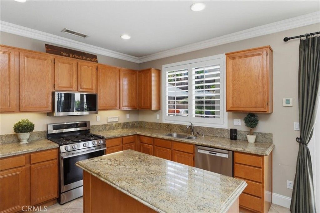 Image 18 of property listing at 4360 Edenwild, Corona, CA 92883