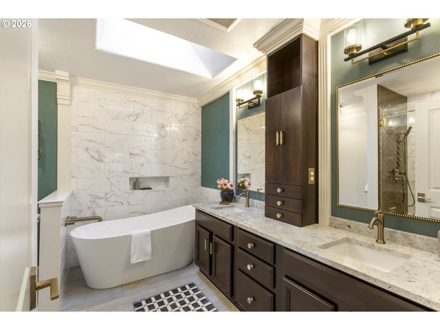14439 Se CRYSTAL St, Portland, OR 97236