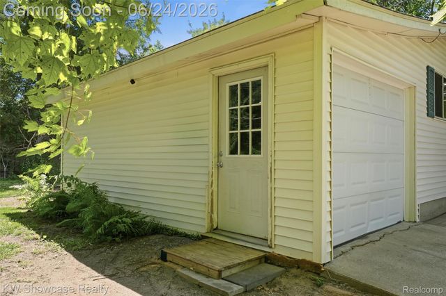 801 Farnsworth Road, White Lake Charter Township, MI 48386