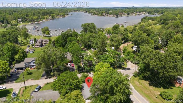 801 Farnsworth Road, White Lake Charter Township, MI 48386