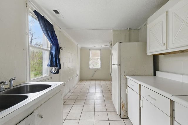207 Streamside Drive, Chesnee, SC 29323