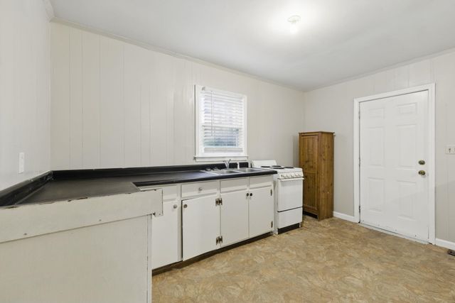 207 Streamside Drive, Chesnee, SC 29323