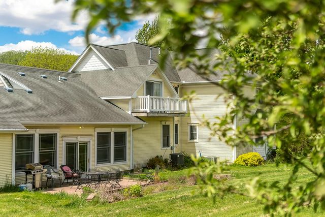 2048 HORSE CREEK Road, Sidney, IA 51652