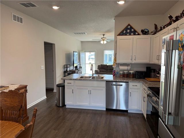 800 Bentley Drive, Belton, MO 64012