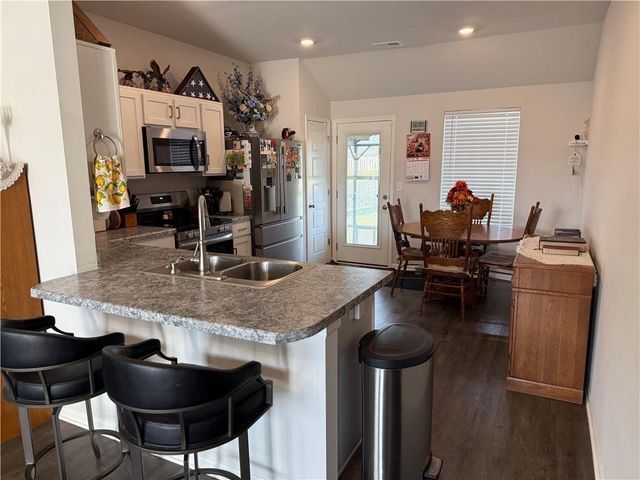 800 Bentley Drive, Belton, MO 64012