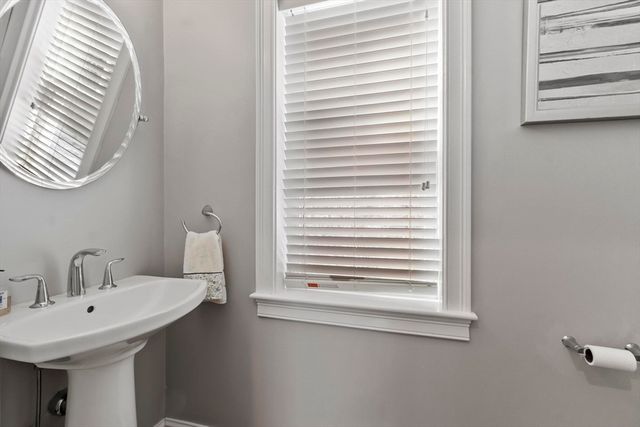 2 Boardwalk Dr 2, Andover, MA 01810