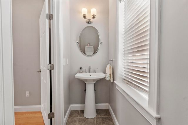 2 Boardwalk Dr 2, Andover, MA 01810