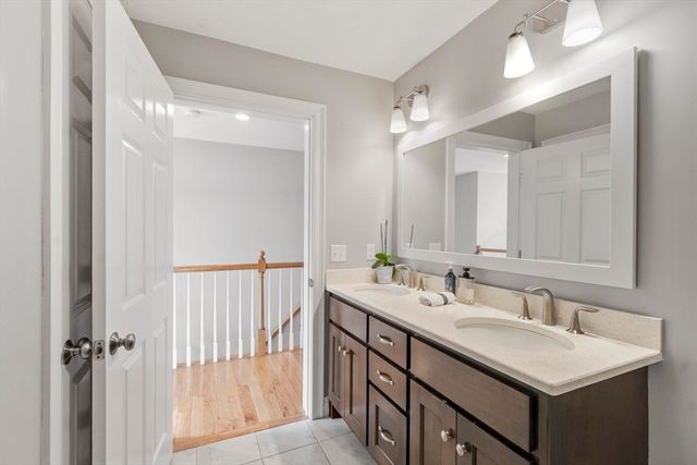 2 Boardwalk Dr 2, Andover, MA 01810