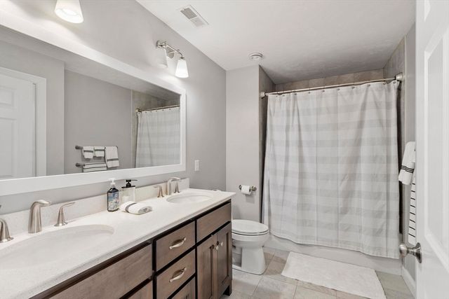 2 Boardwalk Dr 2, Andover, MA 01810